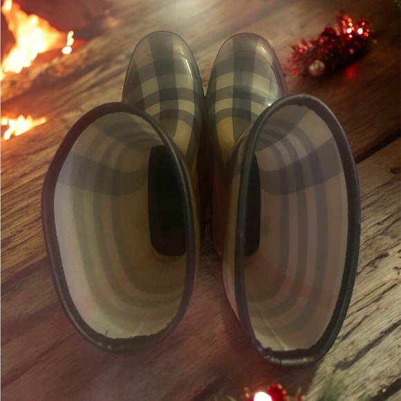 The Burberry Nova Check Plaid Rubber rain boots. - Picture 11 of 11